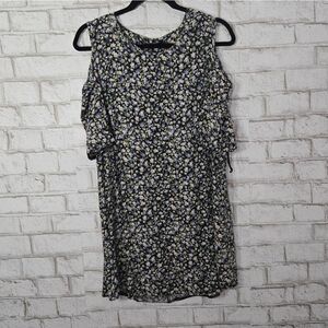 Milady's cute floral mini dress
